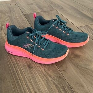 Skechers Women's Vaporfoam sneakers size 7.5